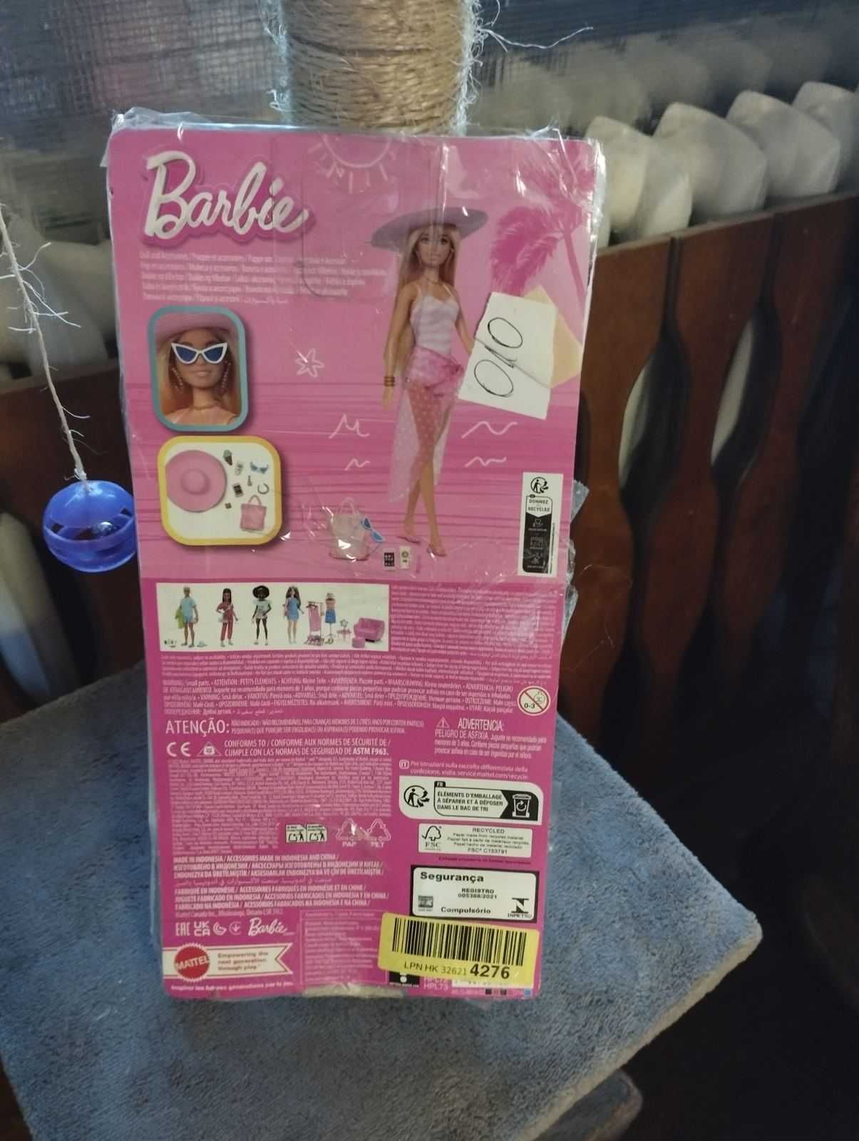 Lalka Barbie w stroju kąpielowym