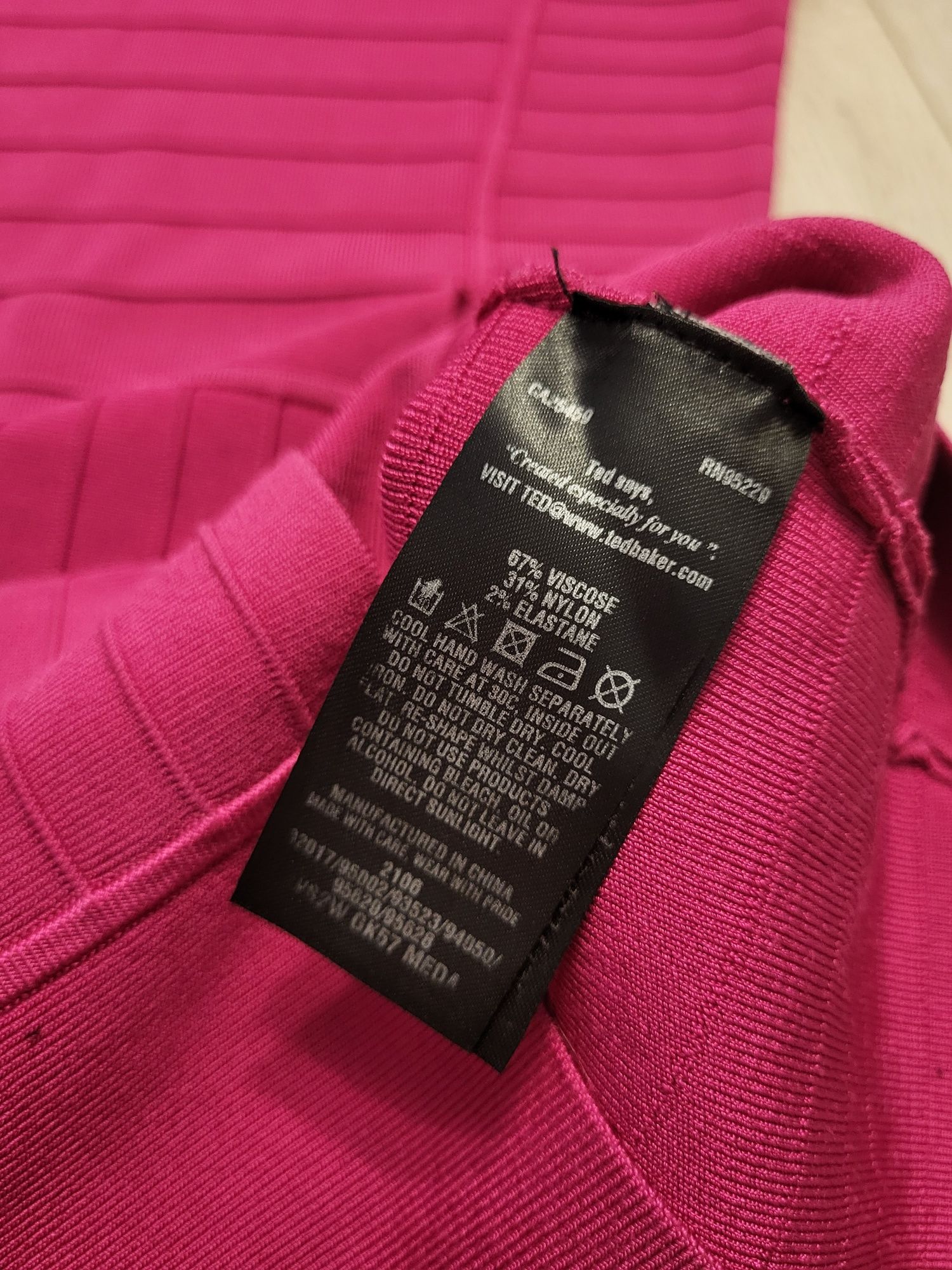 Piękna różowa sukienka bodycon dopasowana wiskoza Ted Baker rozmiar S