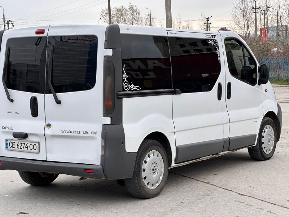 Opel Vivaro 9 місць