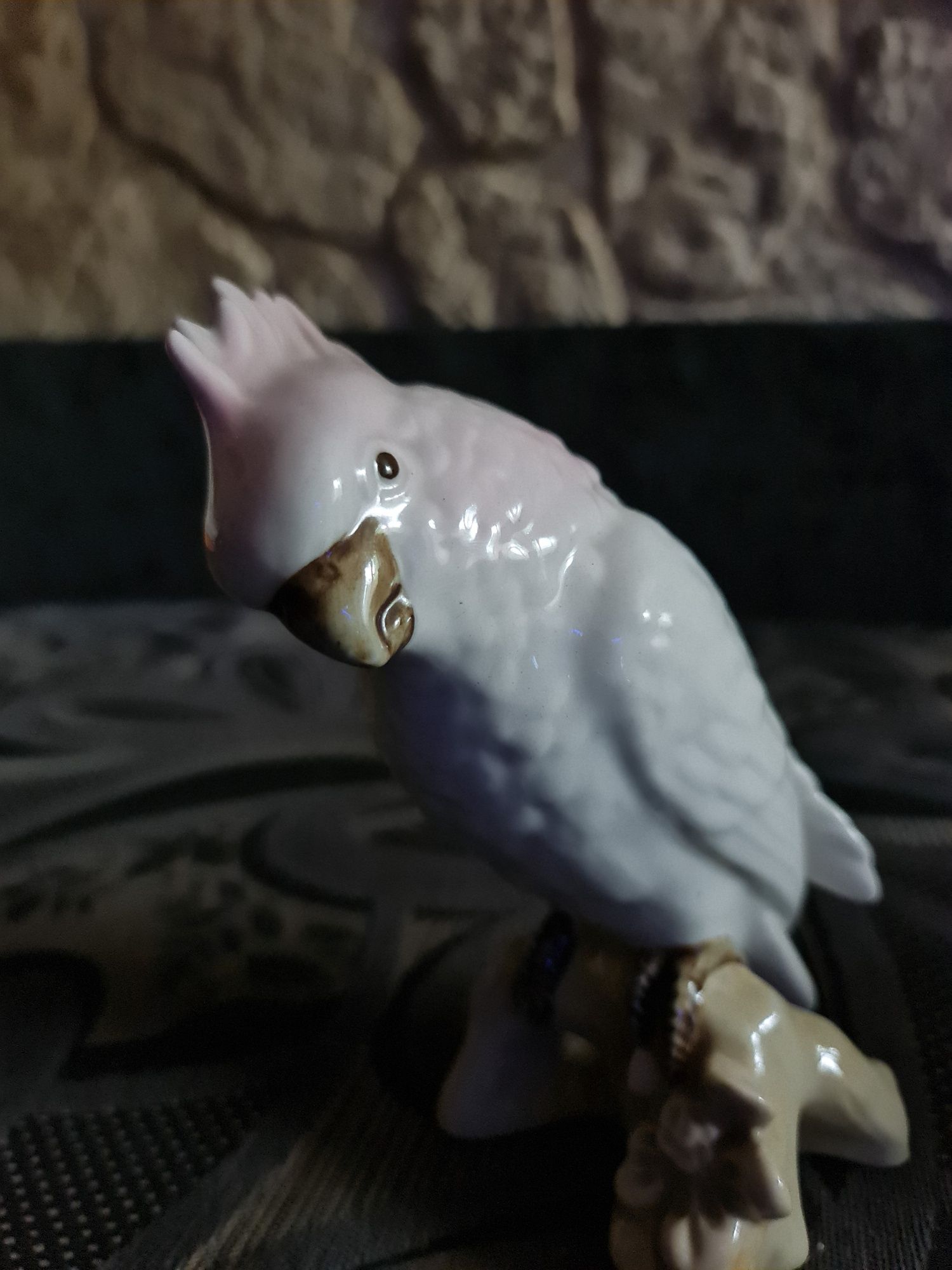 Figurka porcelanowa papuga sygnowana