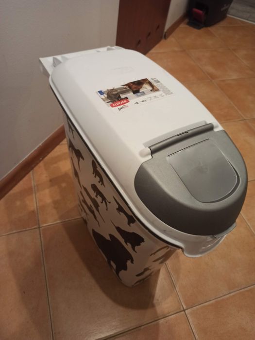 Pojemnik na karmę curver petlife