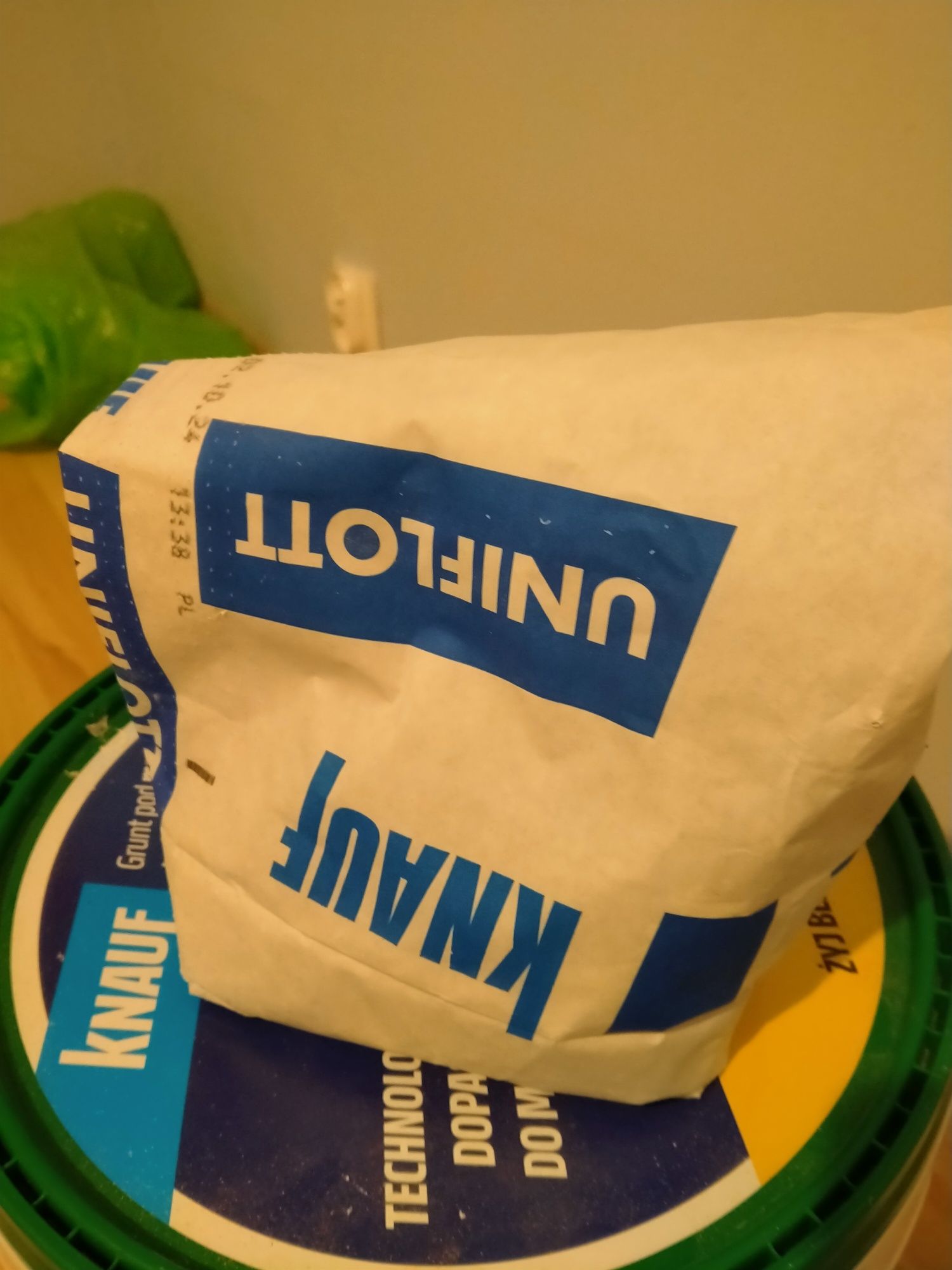 Knauf uniflott 1/4 opakowania.