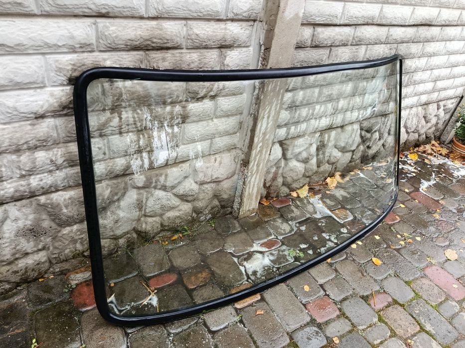 Стекло лобовое  Мерседес207-410 б/у