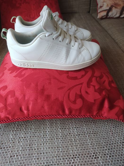 Buty Adidas Neo Comfort, roz 35/5 , białe sznurowane.
