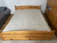 Drewniane łóżko 200 x 160 cm z materacem