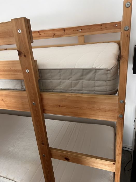 Cama ikea com 1 colchao usado