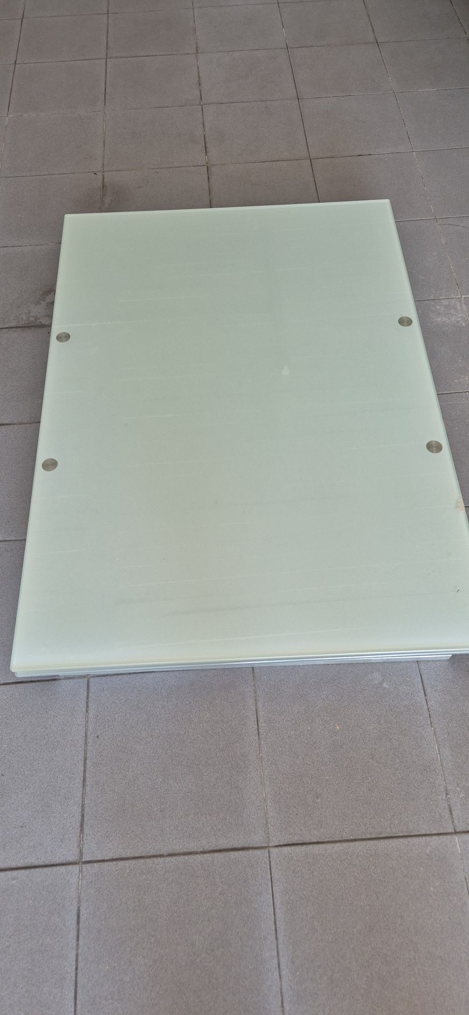 Mesa com tampo de vidro extensível