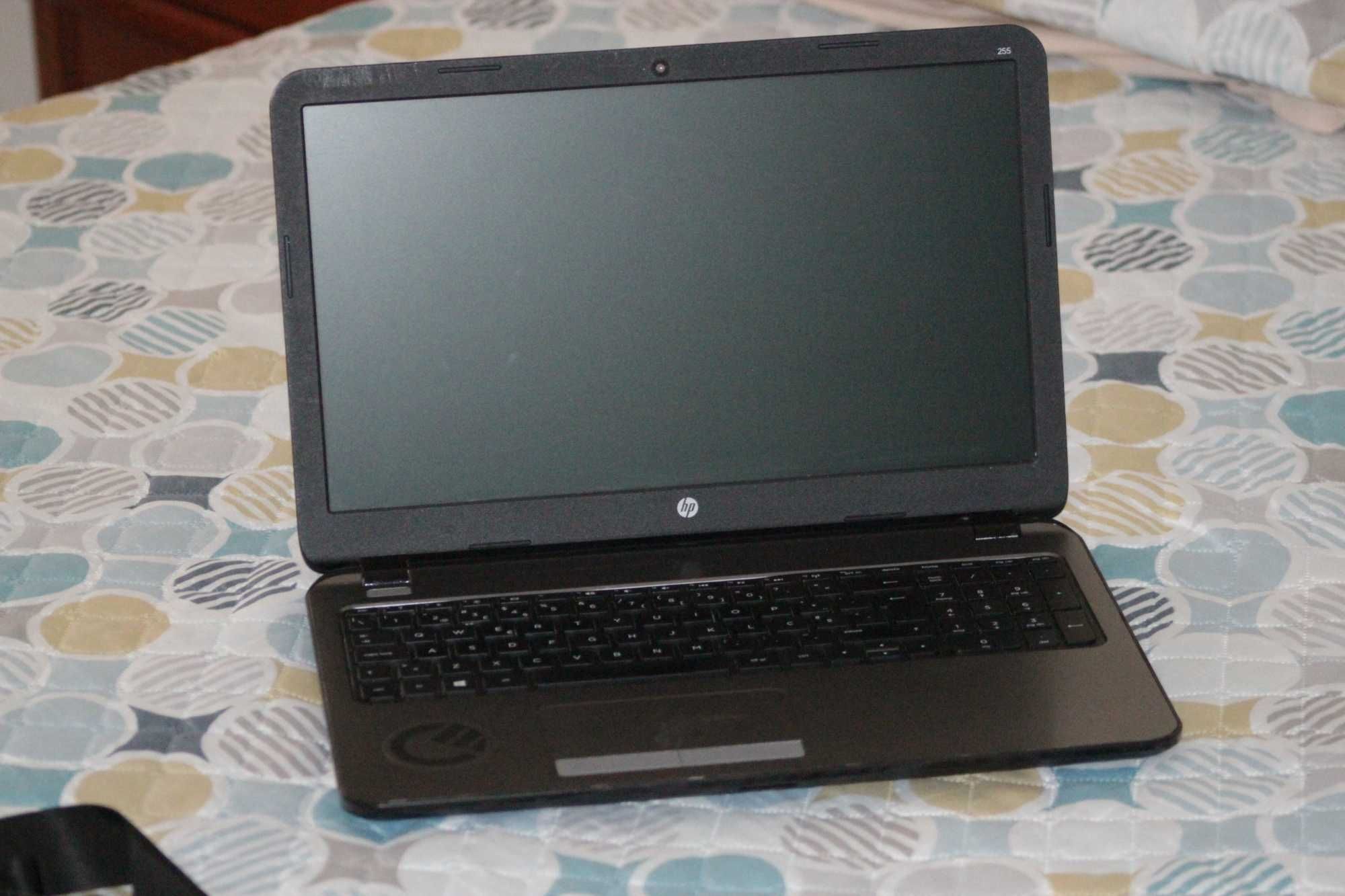 Portátil HP - modelo 255 (com disco C novo)