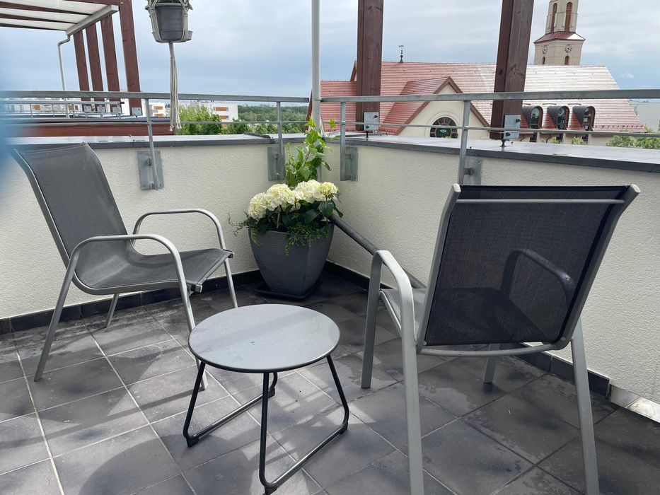 Dwupoziomowe z klimatyzacją i garażem, w zielonej dzielnicy.