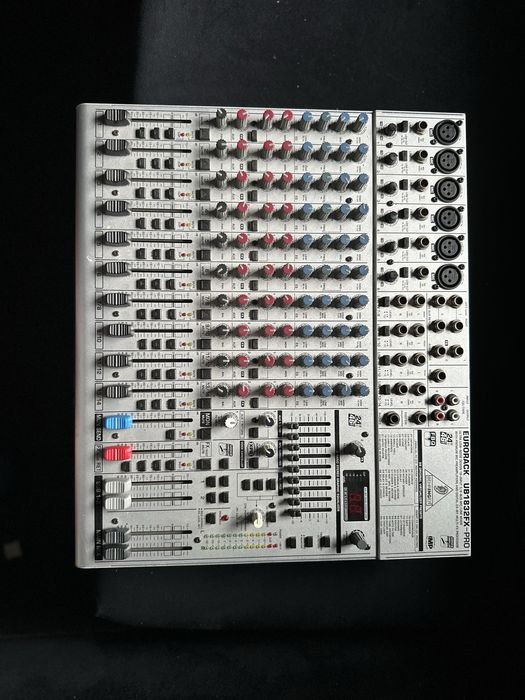 Mixer Behringer UB1832FX Pro