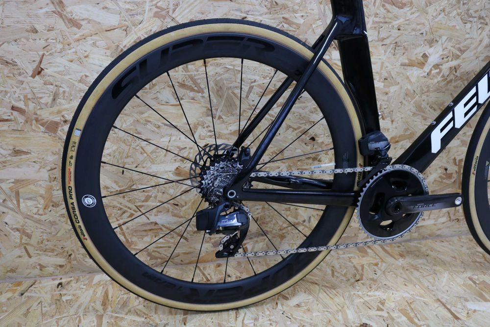 Bicicleta disco Felt AR - Sram Force AXS - Rodas carbono - Nova