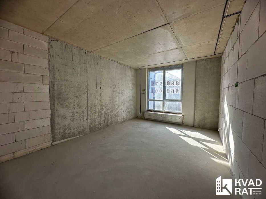 Здана двокімнатна квартира з чорновим ремонтом.