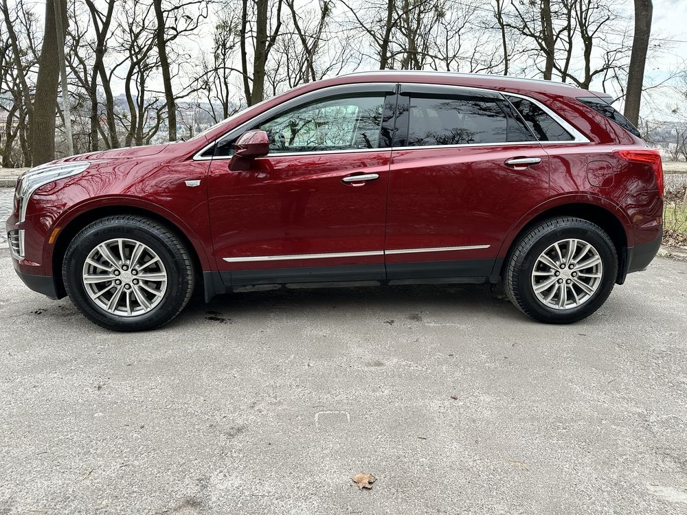 Кросовер Cadillac XT5  AWD преміум авто