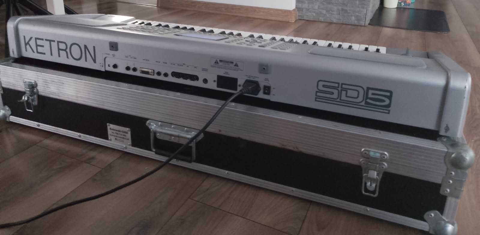 Sprzedam keyboard Ketron sd 5+ case