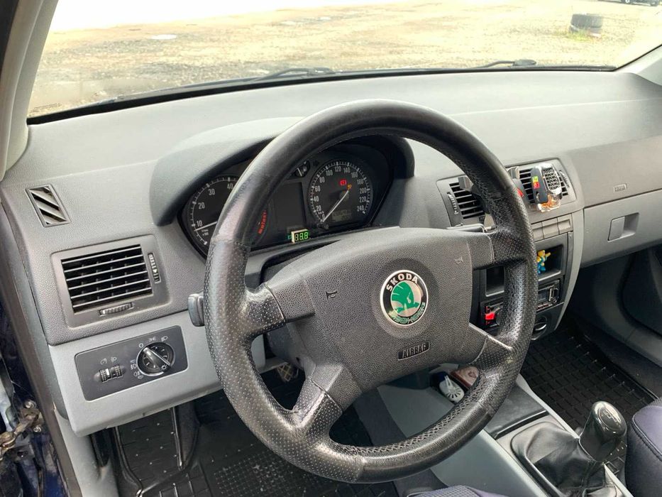 Надійна Skoda Fabia універсал 2002 року