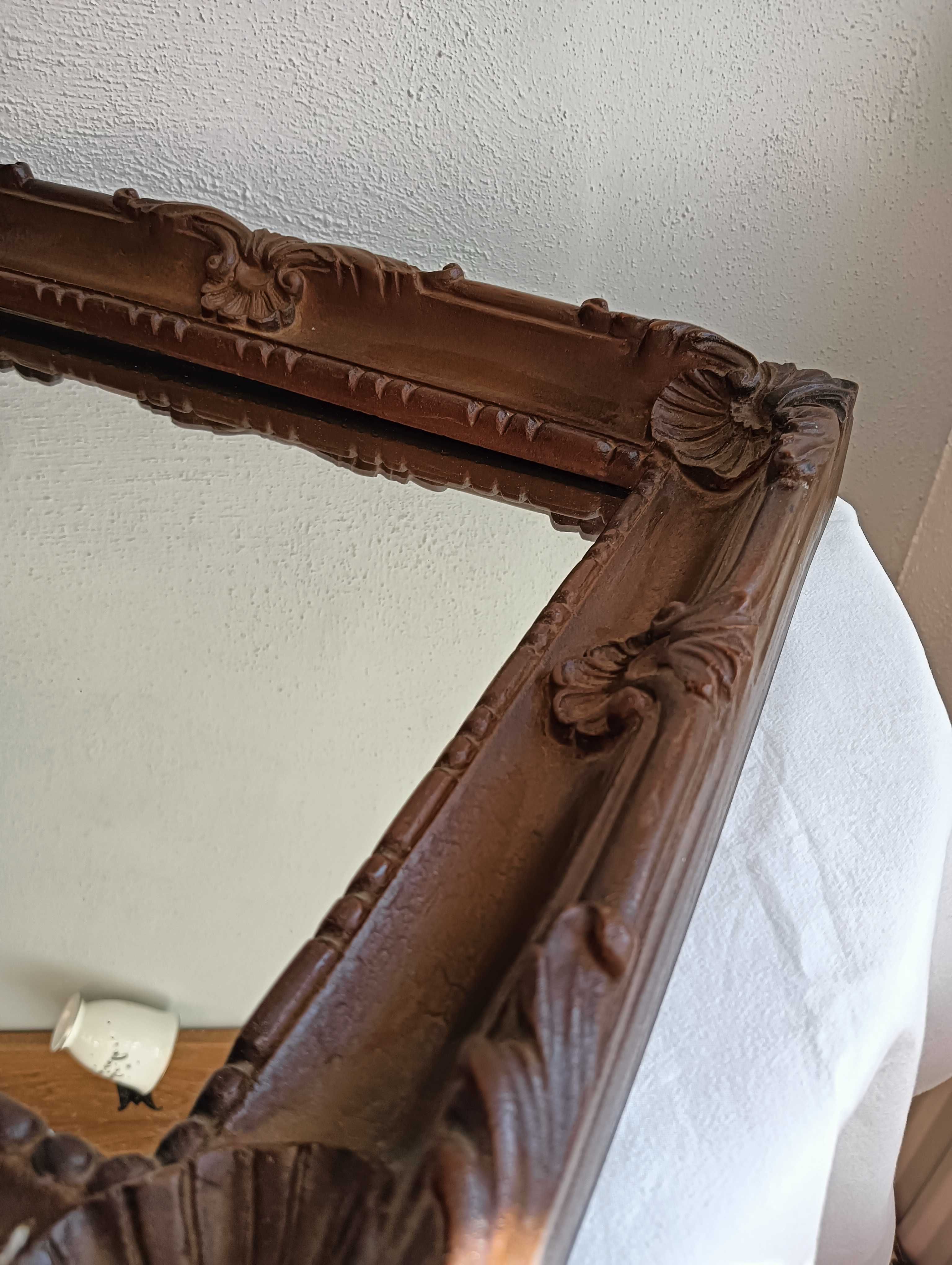 Stara drewniana ozdobna rama z lustrem