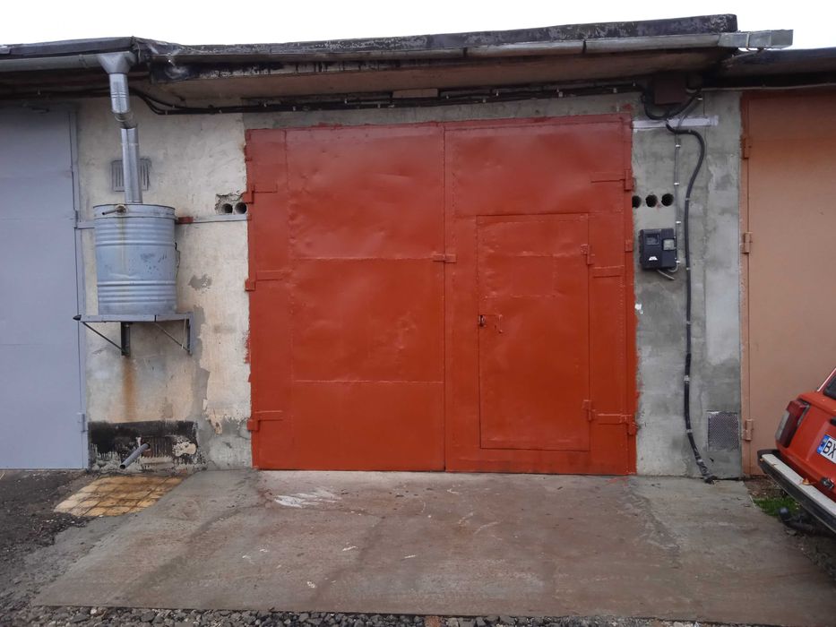 Великий гараж в Раково