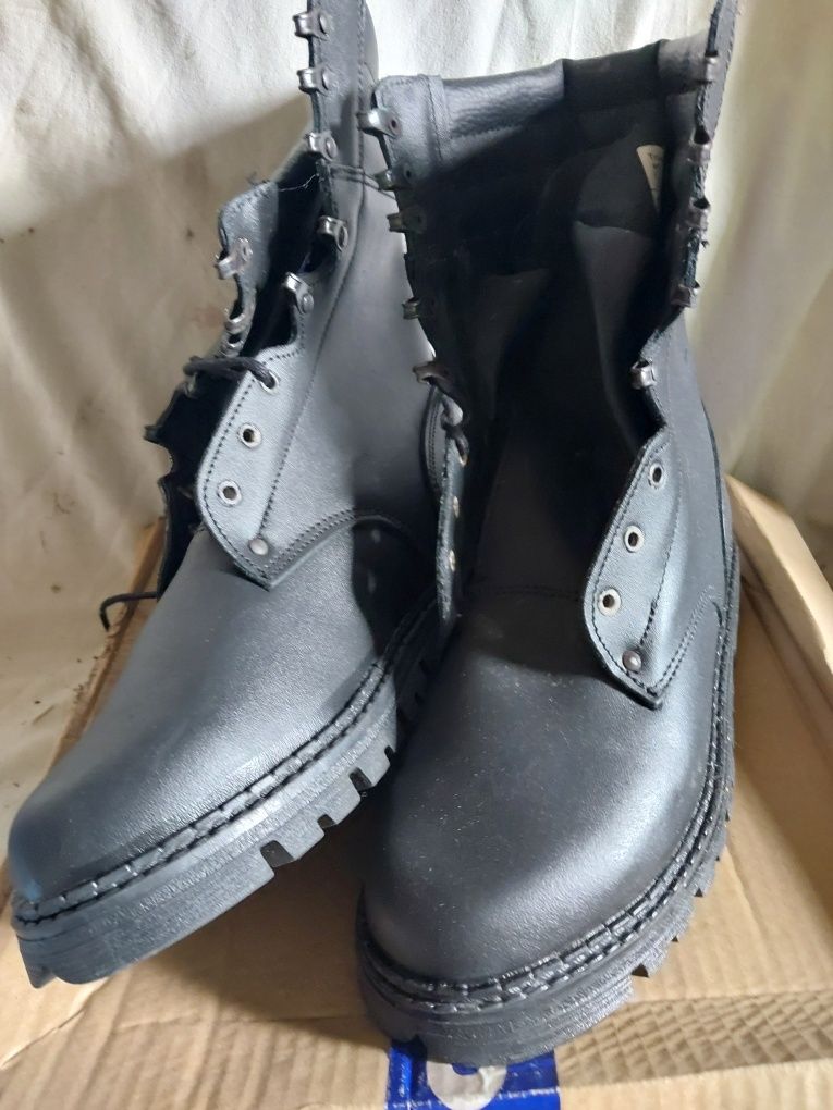 Buty typu wojskowego