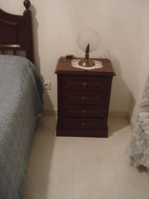 quarto de casal completo em bom estado