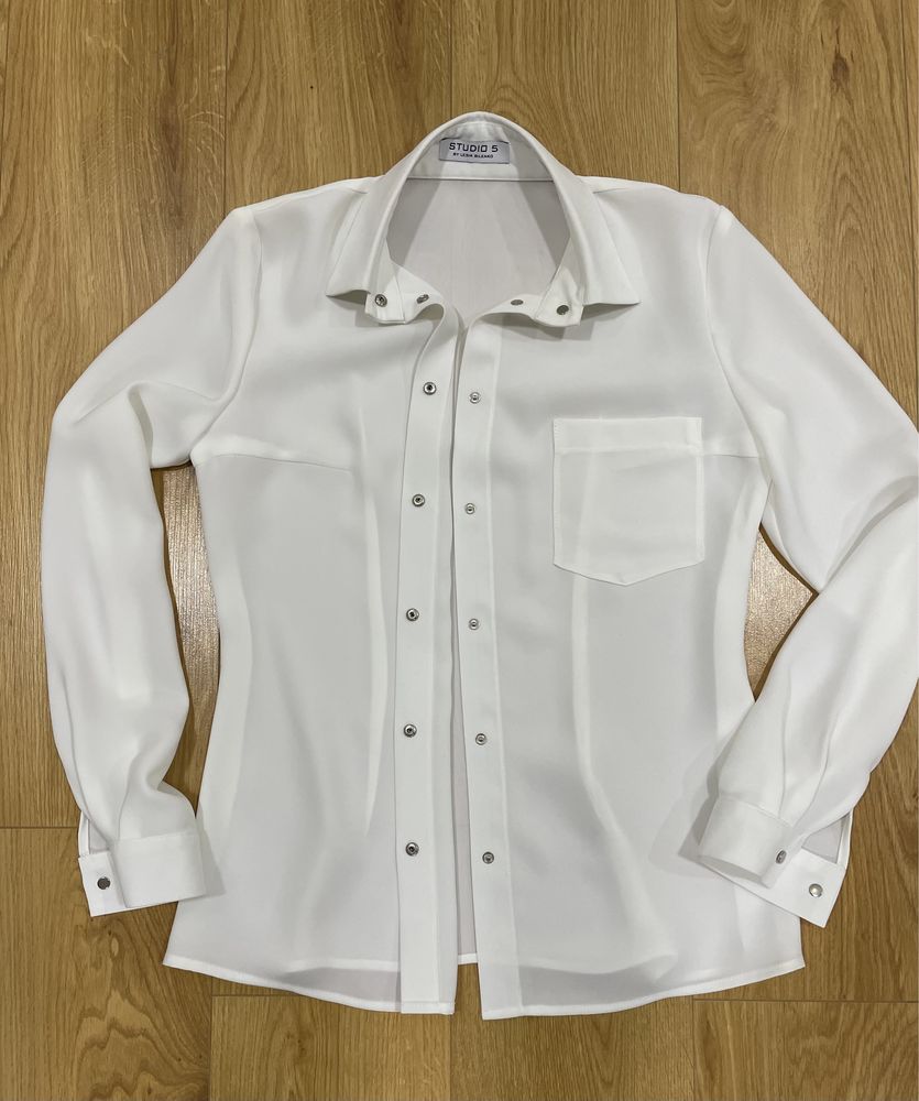 Блуза жіноча, біла, розмір С-М
