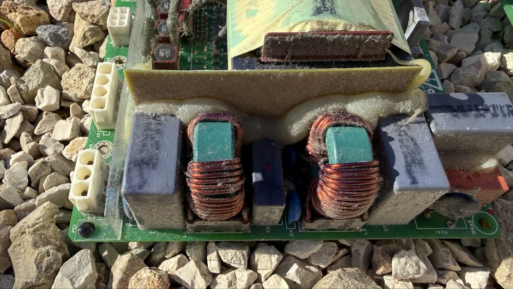 Vendo placas electronicas com muitos componentes electronicos