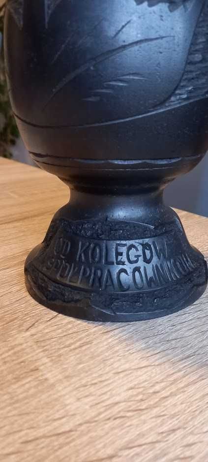 Wazon z grafitu z dedykacją .
