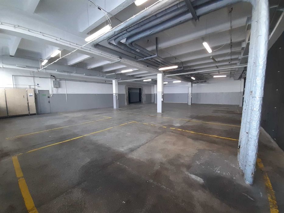 Magazyn poziom 0  -podana  cena zawiera opłatę za media , dojazd Tir