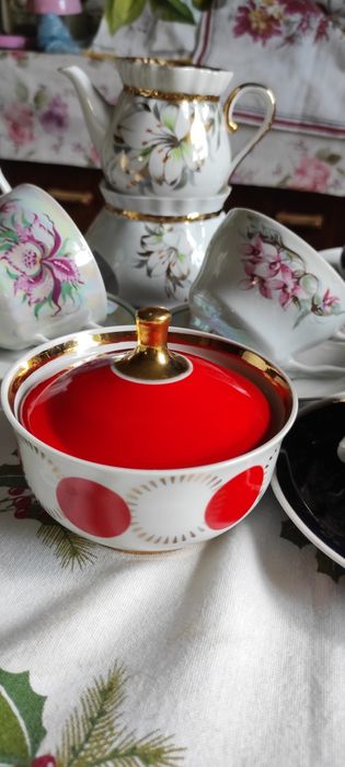 Фарфор СССР (заварник,чайная,кофейная пара,маслёнка,соусник,сахарница)