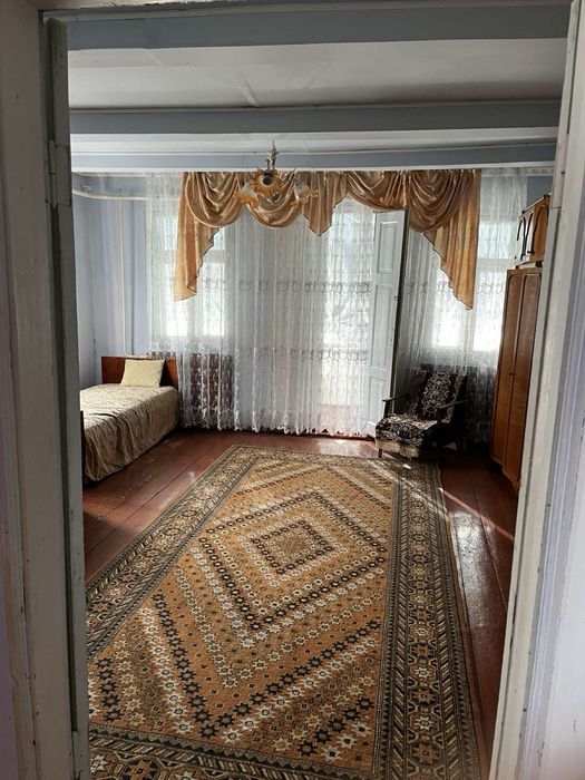 Продаю  будинок м.Сокиряни центр