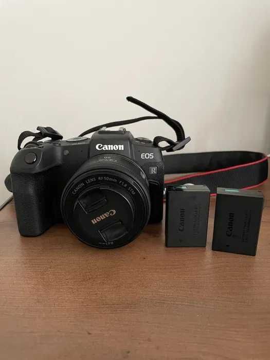 Máquina fotográfica Canon EOS RP + RF 50