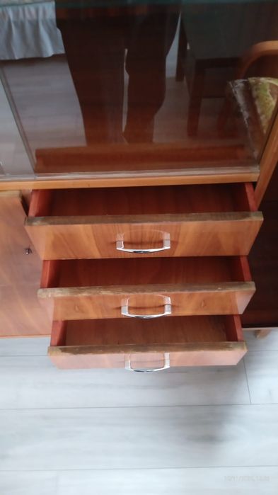 Sprzedam Kredens PRL do lekkiej renowacji. Poznań.