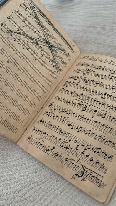 Zabytkowy zeszyt nutowy