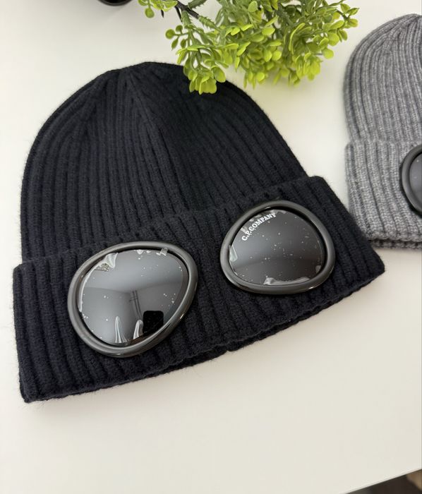 Kapelusz z okularami, bardzo modny i ciepły. Zapraszam do zakupu.