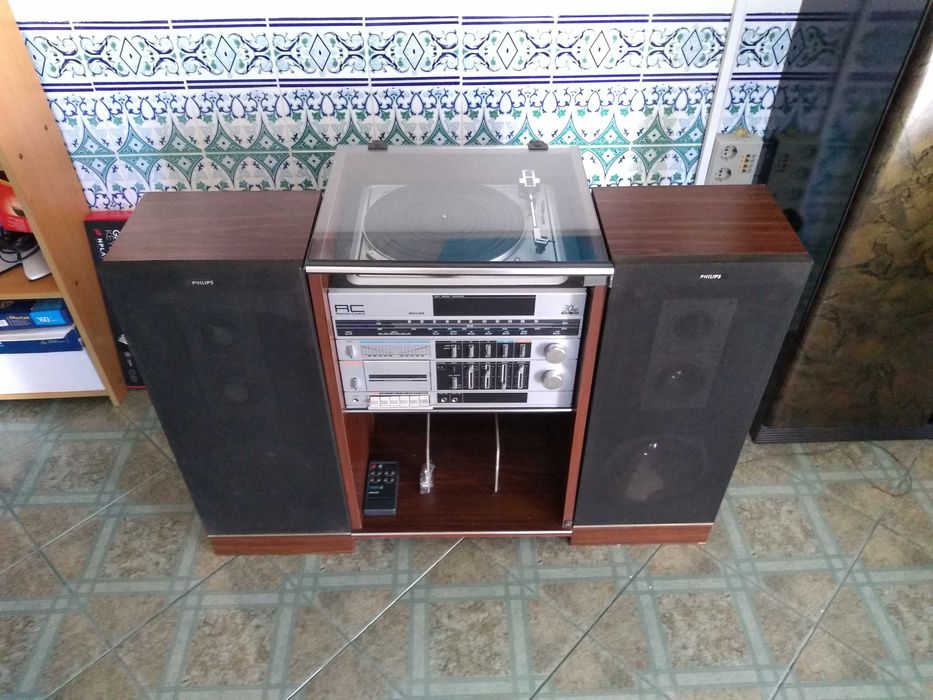 Móvel para aparelhagem com gira discos, VINTAGE!