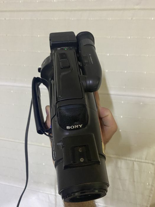 Видеокамера Sony CCD-FX270E