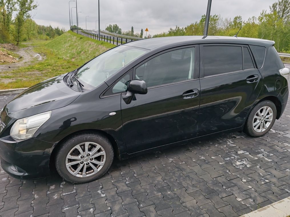 Toyota Corolla verso 2011 rok 2.0 diesel bogata wersja