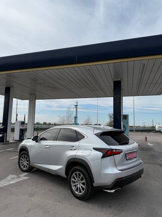Lexus NX 2016 года 2.0 бензин