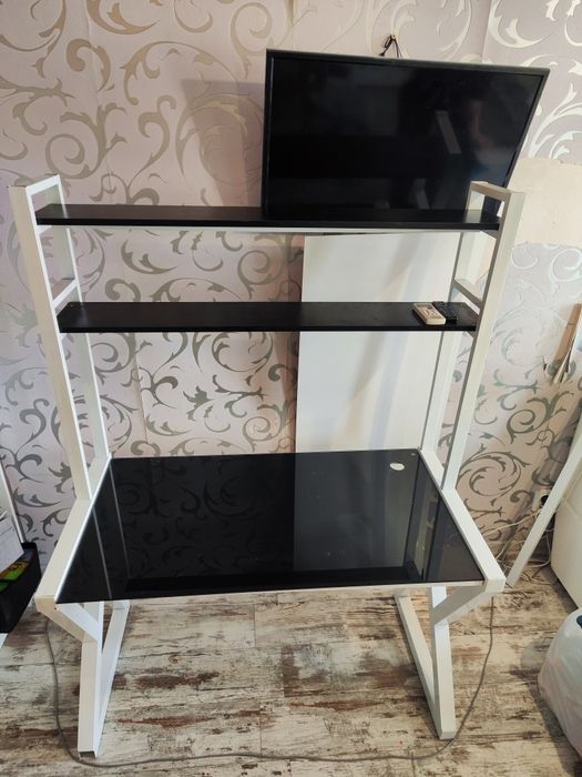 Продам компьютерный стол б/у