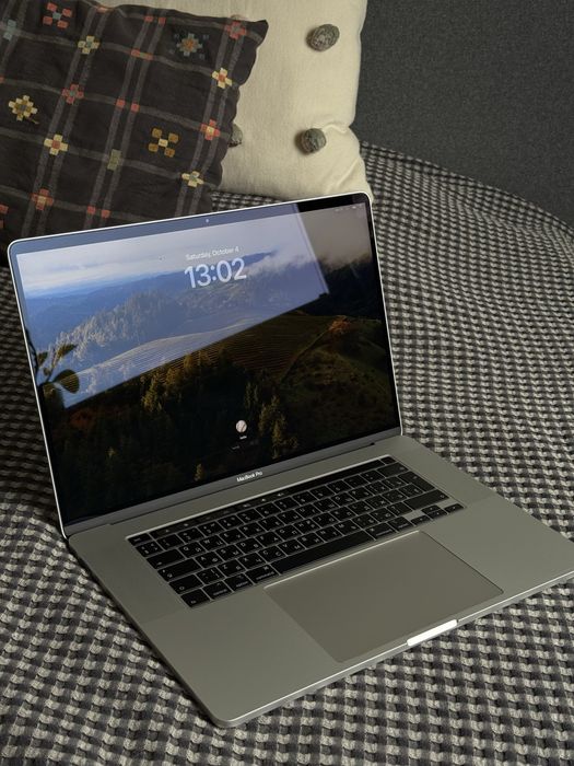 MacBook Pro 16” 2019 , i7 ,16 GB , SSD 500 GB
