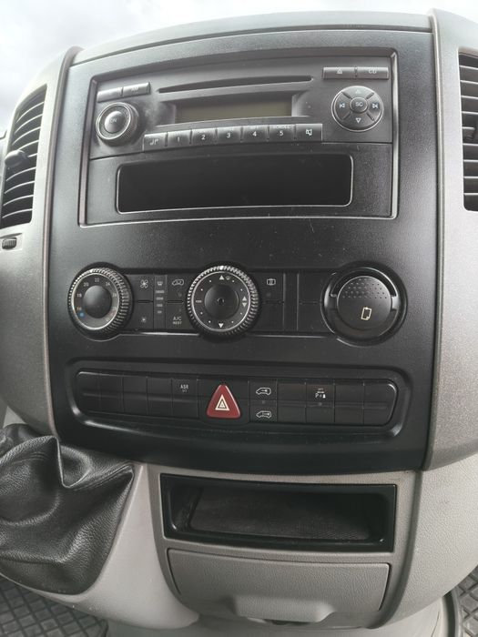 Do zaoferowania mam VW crafter a z 2009 roku, pojemność silnika 2.5