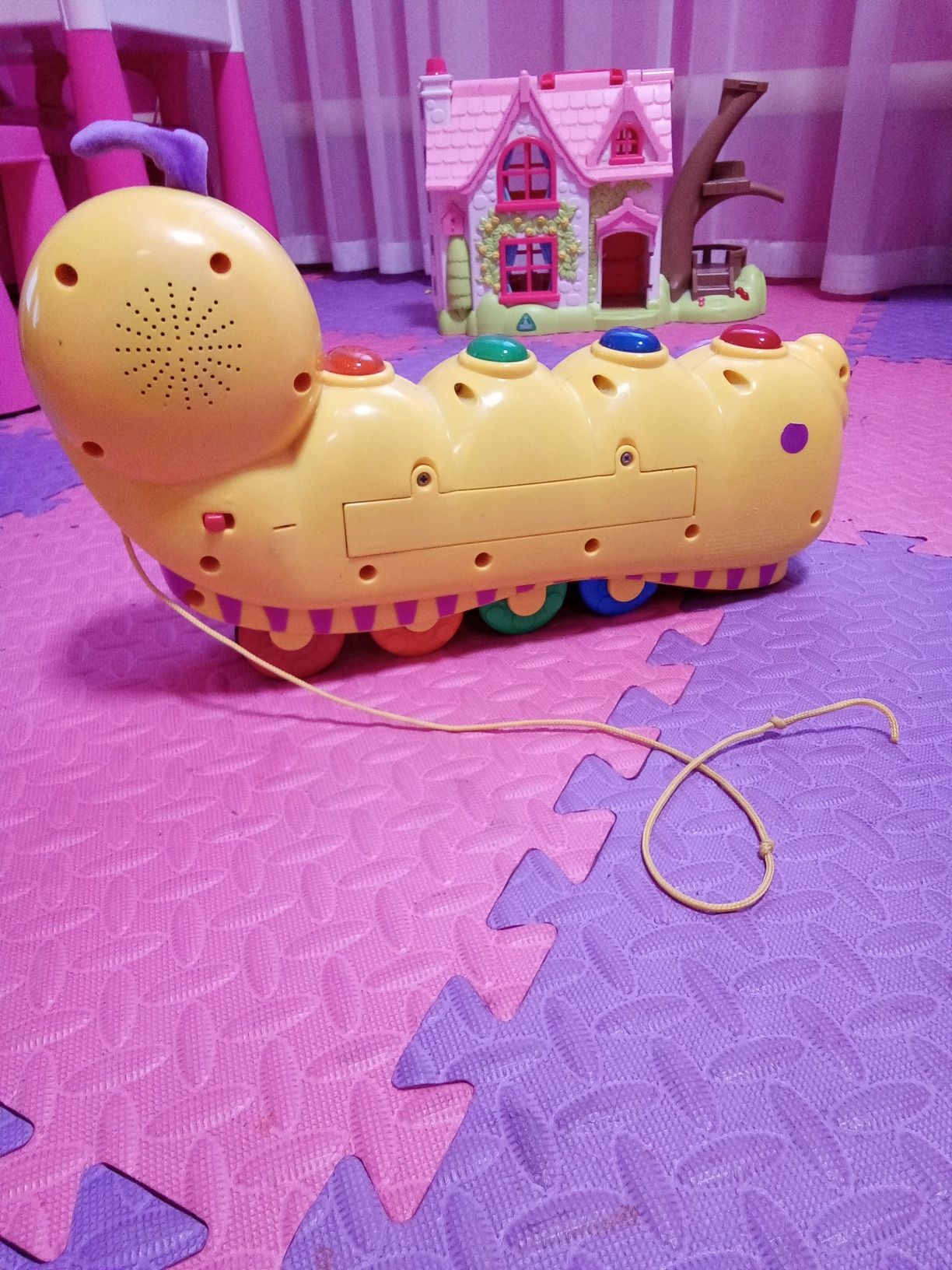 Интерактивная гусеница Fisher-Price