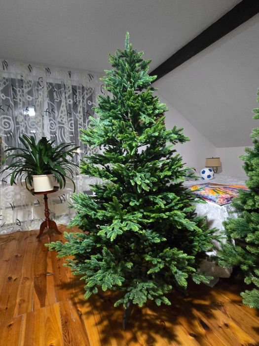 Choinka sztuczna jak.żywa