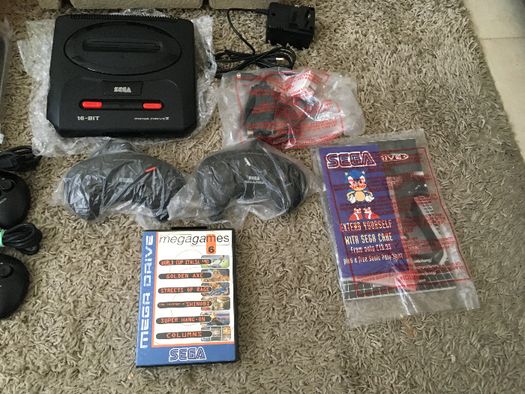 Sega Mega Drive 1 + Sega Mega Drive 2 + 29 jogos