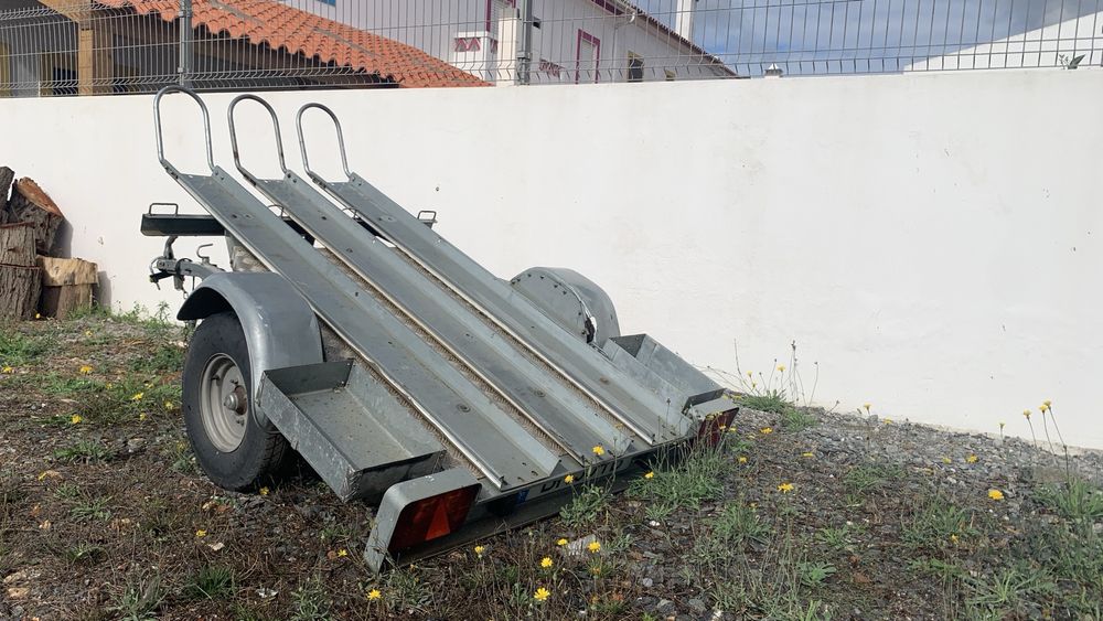 Reboque articulafo para 3 motas