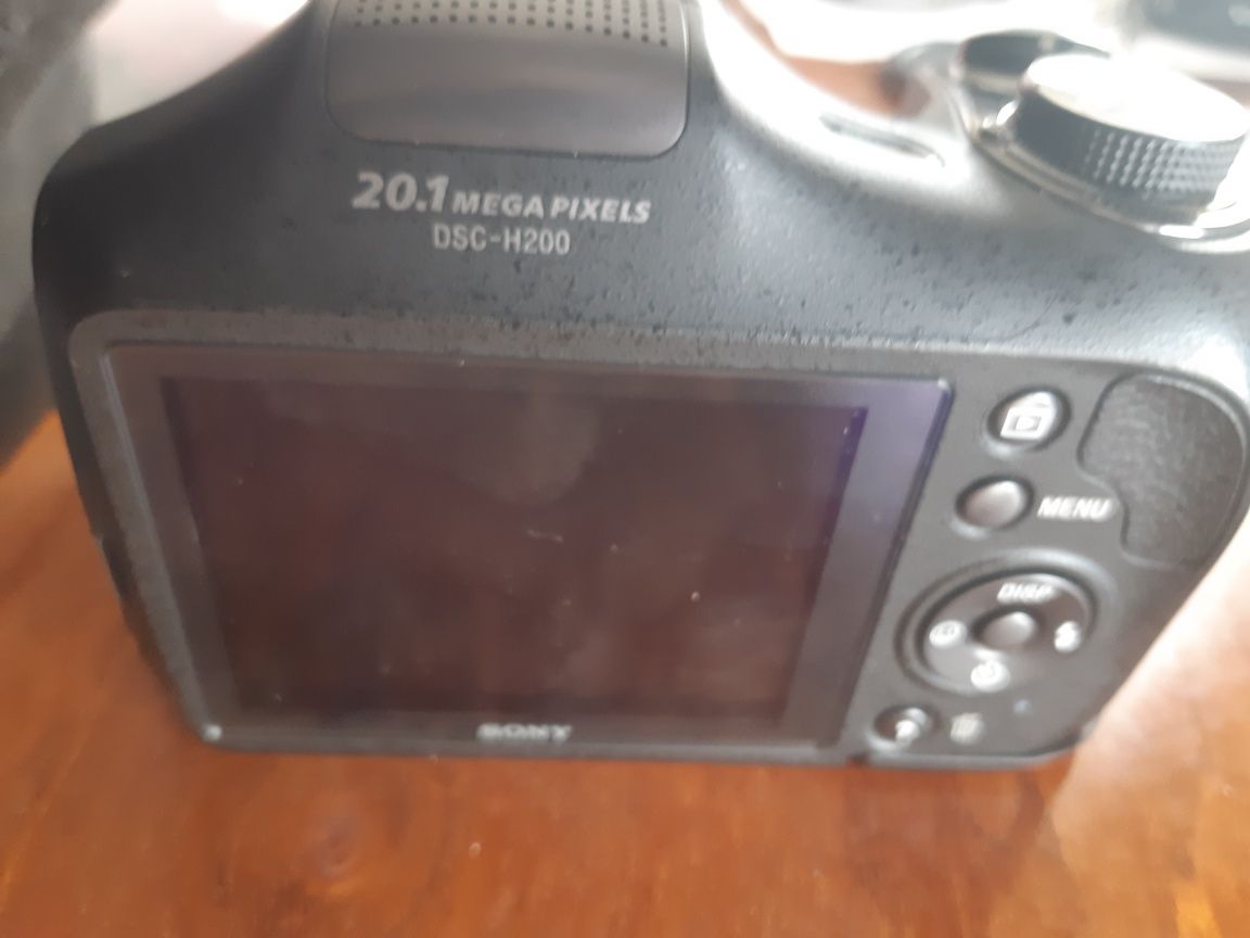 Продам  надежный фотоаппарат Sony Cyber-Shot DSC-H200.