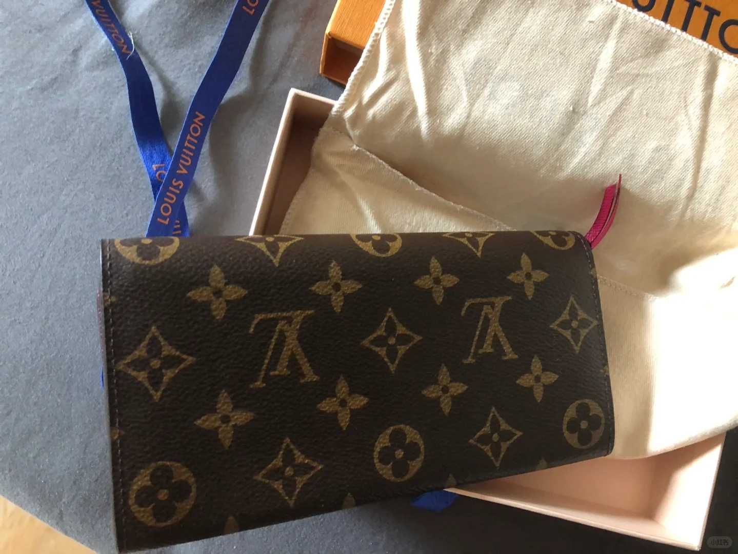 (Tylko jeden został) Portfel damski Louis Vuitton Emilie Monogram