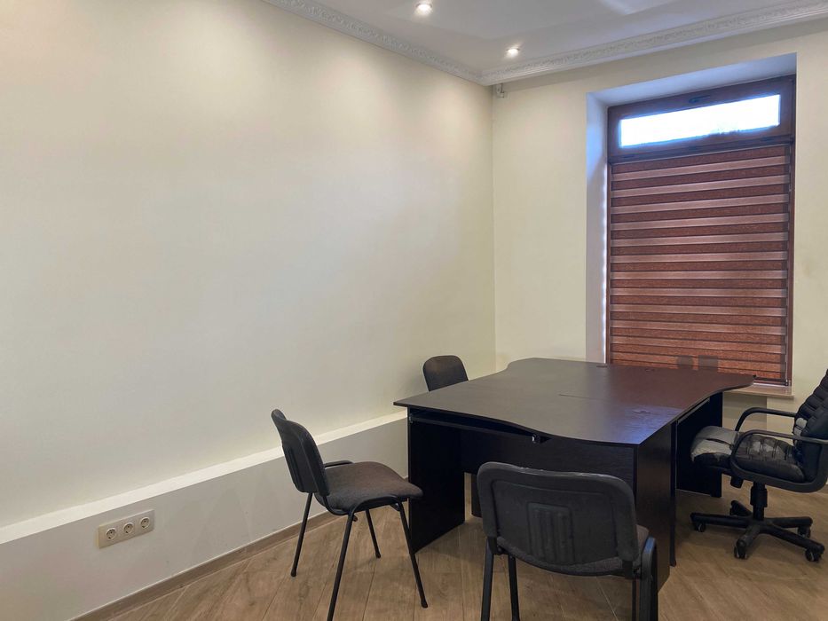 Фасадный офис в отличном состоянии на пр Шевченко.