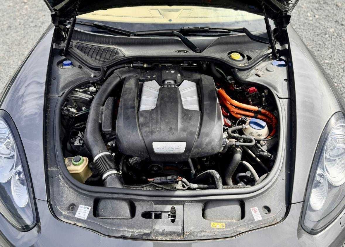 Porsche Panamera 2014г обменяю на недвижимость г.Черноморск