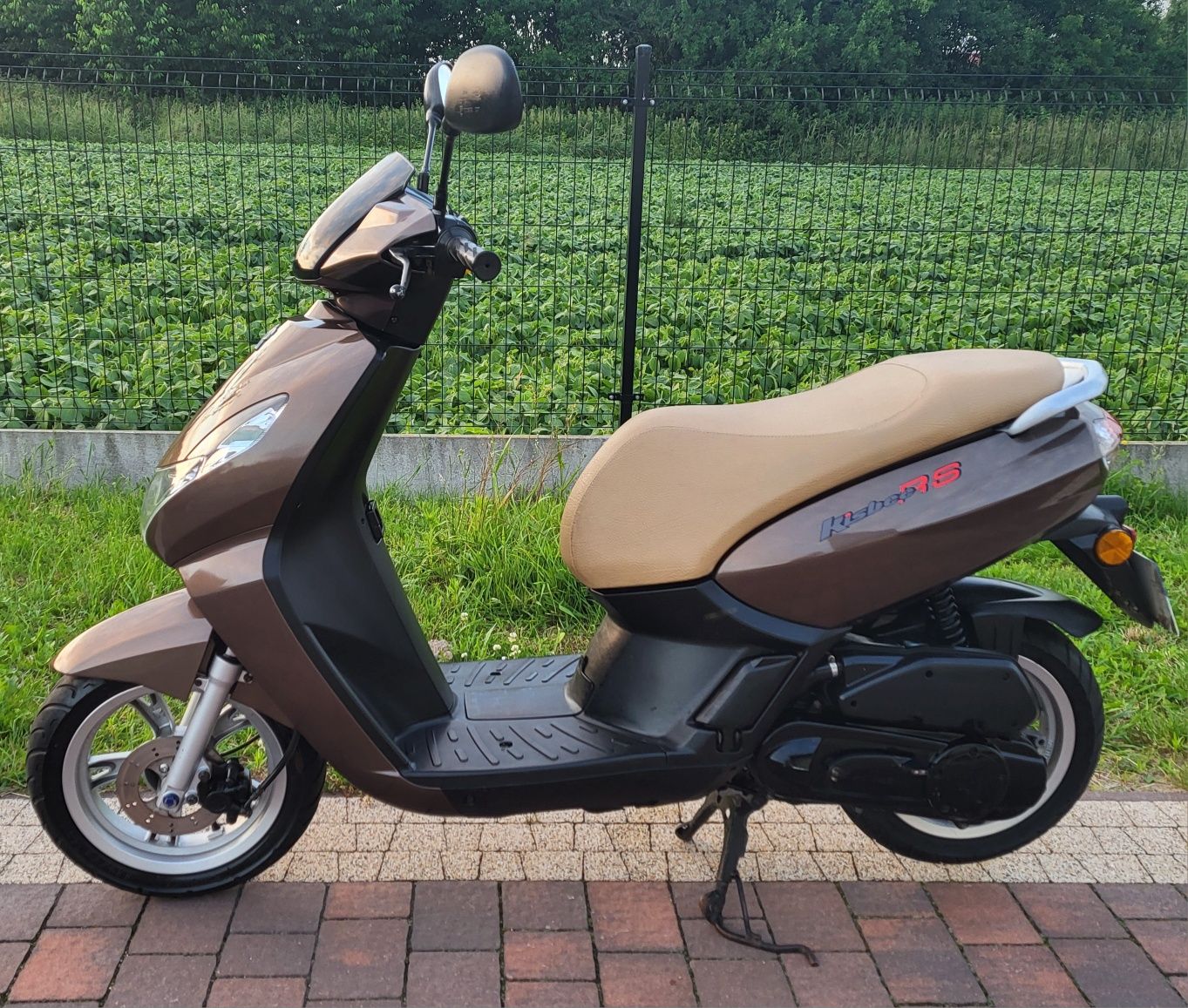 Skuter Peugeot kisbee Kymco. 2T.
