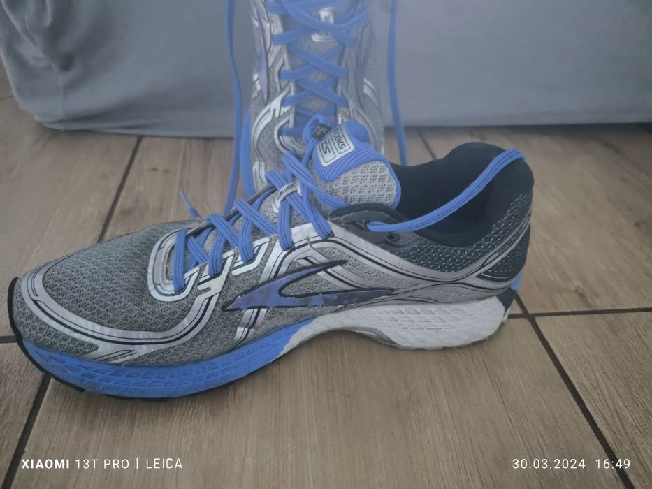 Buty do biegania Brooks GTS-16 Edition r.45